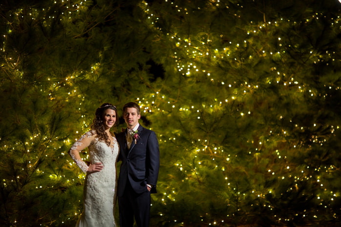 Patrick & Amanda pose in front of the iconic Harvest View Barn at Hershey Farms in Elizabethtown, PA.